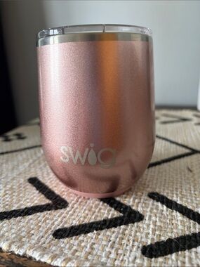 Swig Life Insulated Metallic Rose Gold Stemless 12 oz Wine Tumbler With Lid